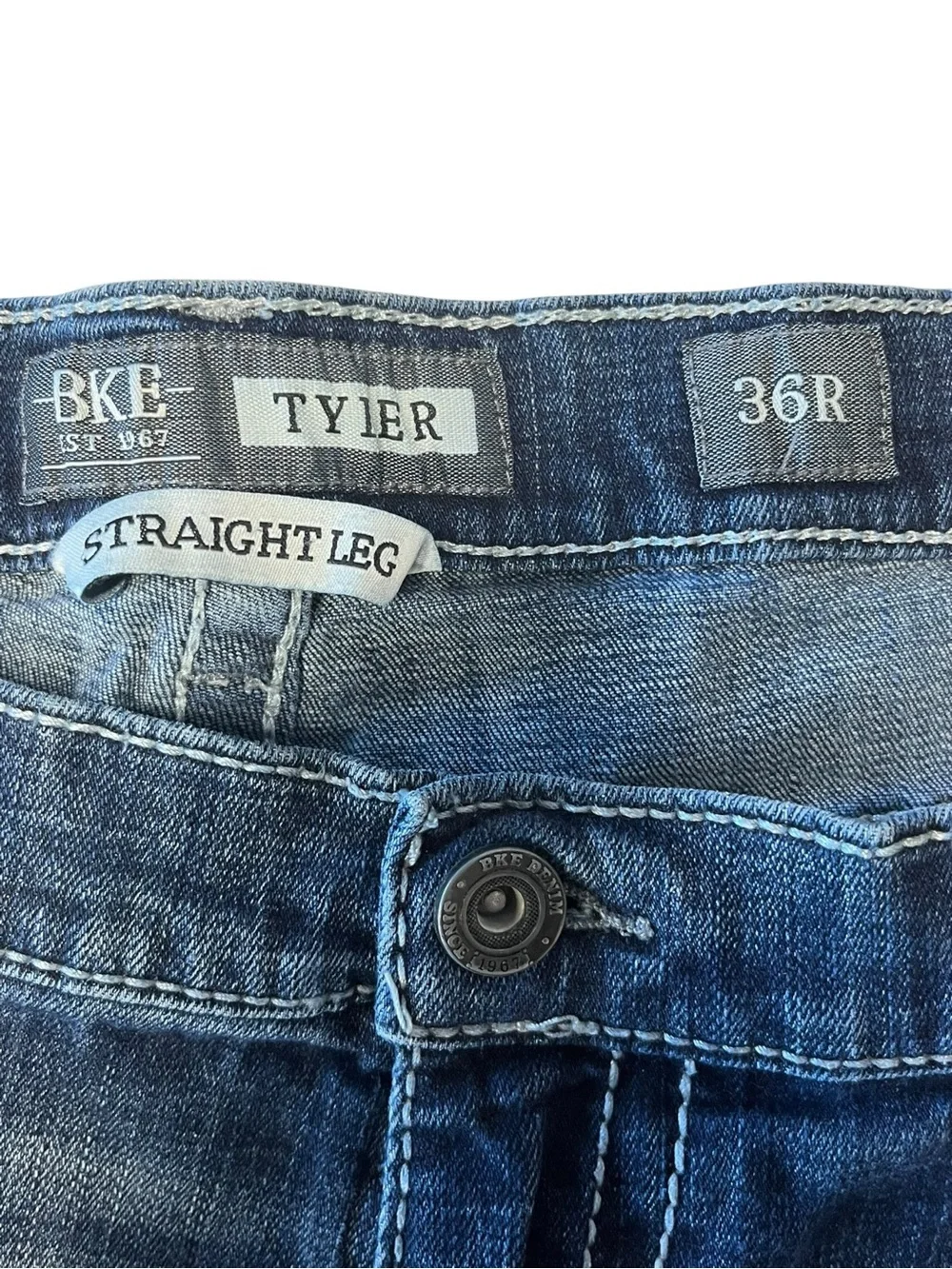 ARIAT | Mens Tyler Medium‎ Wash Heavy Stitch Straight Leg Jeans 36R